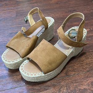 Suede retro platform sandals